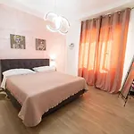Parthenope Luxury House 4* נאפולי